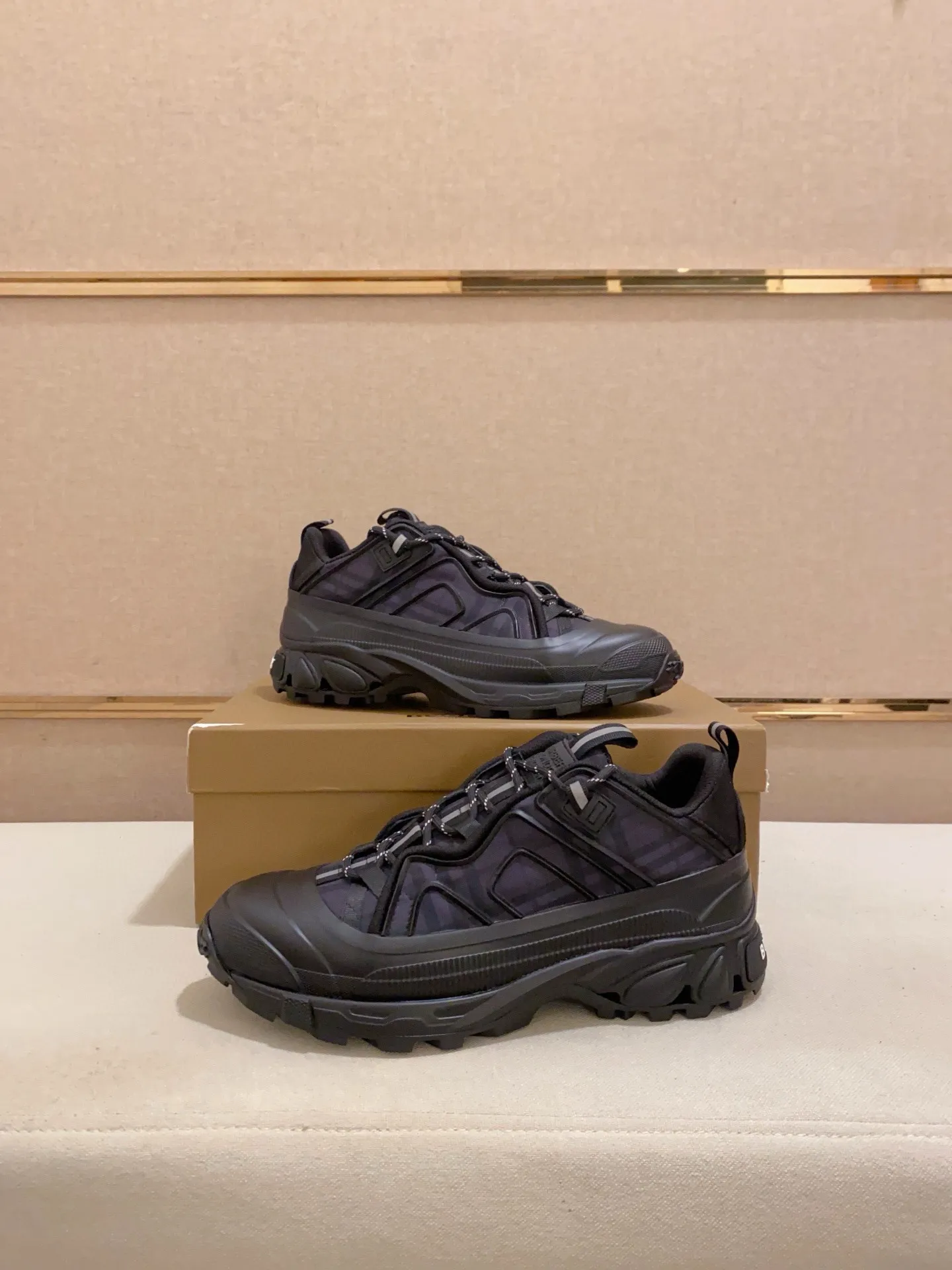 Men's shoes 💰: 680💰🇮🇹🇮🇹BURBERRY top purchasing agents are available simultaneously at the counter. 🔍🔍Synchronized sales. Positive code number: 38-46. Italian imported cowhide, fully imported sheepskin lining, sole: original sole provided by the original factory, exclusive movable molded sole, super comfortable, original factory follow-up goods, 🔍🔍high quality, you can enter and exit the counter at will, welcome to compare